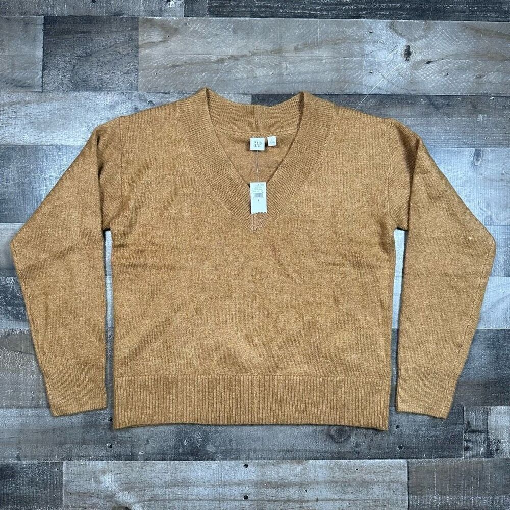 Gap Women’s Small V Neck Knit Sweater Tan Long Sleeve Relaxed Fit Pullover NWT
